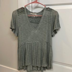 Rewind sage green flowy top! Size Small from Buckle